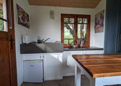 cuisine et salle à manger de la roulotte